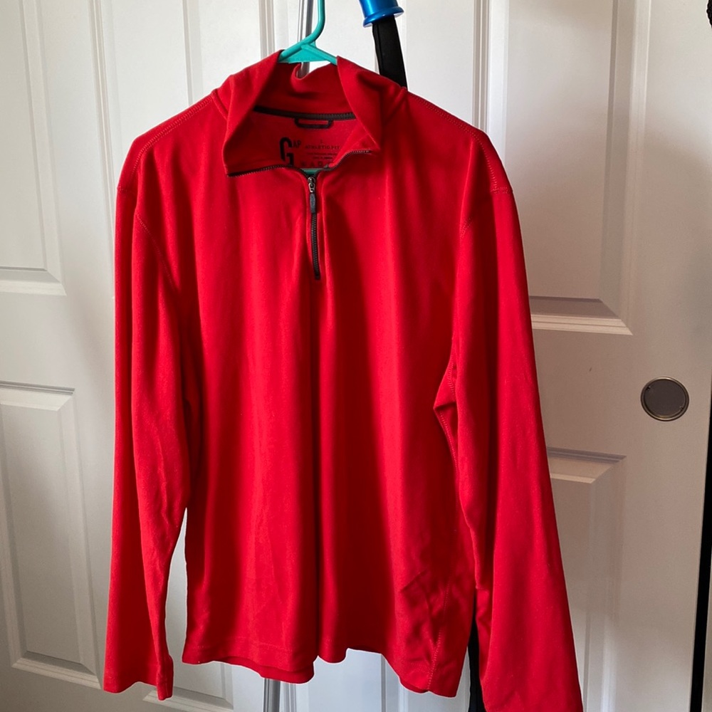 Gap men’s size large top.